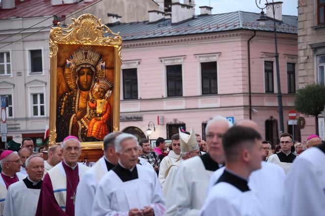 75 lat temu obraz Matki Boskiej w Lublinie zapłakał. Wierni uczcili rocznicę „Cudu lubelskiego” procesją różańcową