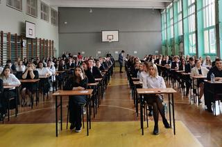 Rozpoczęły się matury 2023. Tak wyglądał początek egzaminu z języka polskiego w III LO w Tarnowie 
