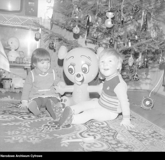 W latach 70. XX w. popularnym prezentem mikołajkowym były dmuchane zabawki