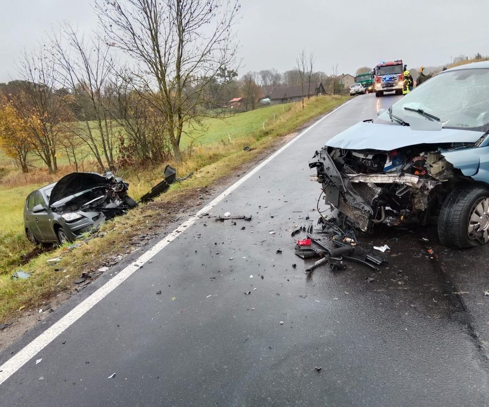Niebezpieczny poranek na drogach. Karambol, czołówka i poszkodowani. Kierowcy stoją w korkach