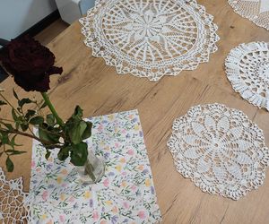 Szydełkowe babki z Ostrzeszowa. Dziergają w miejscach publicznych i ... zarażają pasją!