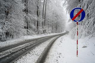 Nowe zdjęcia ataku zimy w Polsce! Wczoraj śnieżyce, dziś koszmar na drogach! Ostrzeżenie meteorologów