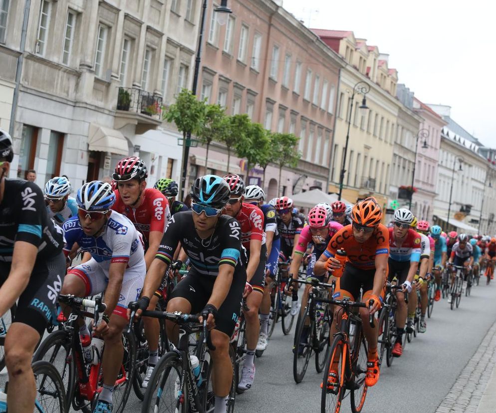 Kolarze opanują Warszawę! Tour Bitwa Warszawska 2025 - przygotuj się na utrudnienia w ruchu
