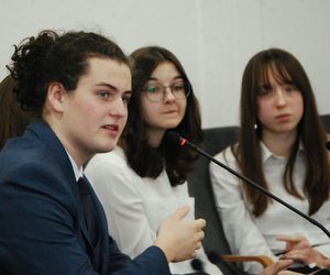Debaty siedleckiej młodzieży ze szkół podstawowych i średnich odbyły się w ramach kampanii profilaktycznej Widzę Rozmawiam Reaguję 2025