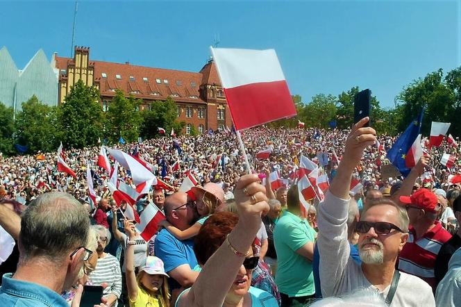 Manifestacja 4 czerwca na placu Solidarności w Szczecinie