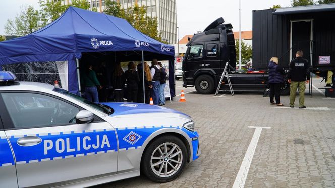 W Olsztynie pojawił się Escapetruck. Na własnej skórze można przekonać się, jak wygląda handel ludźmi [ZDJĘCIA]