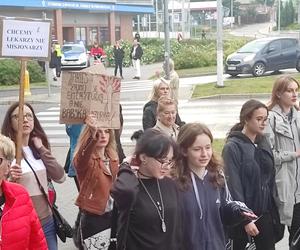 Protest kobiet Ani jednej więcej! w Kielcach (14 czerwca 2023)