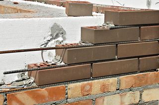 Materiały budowlane tanieją? Zaskakujący zwrot na rynku!