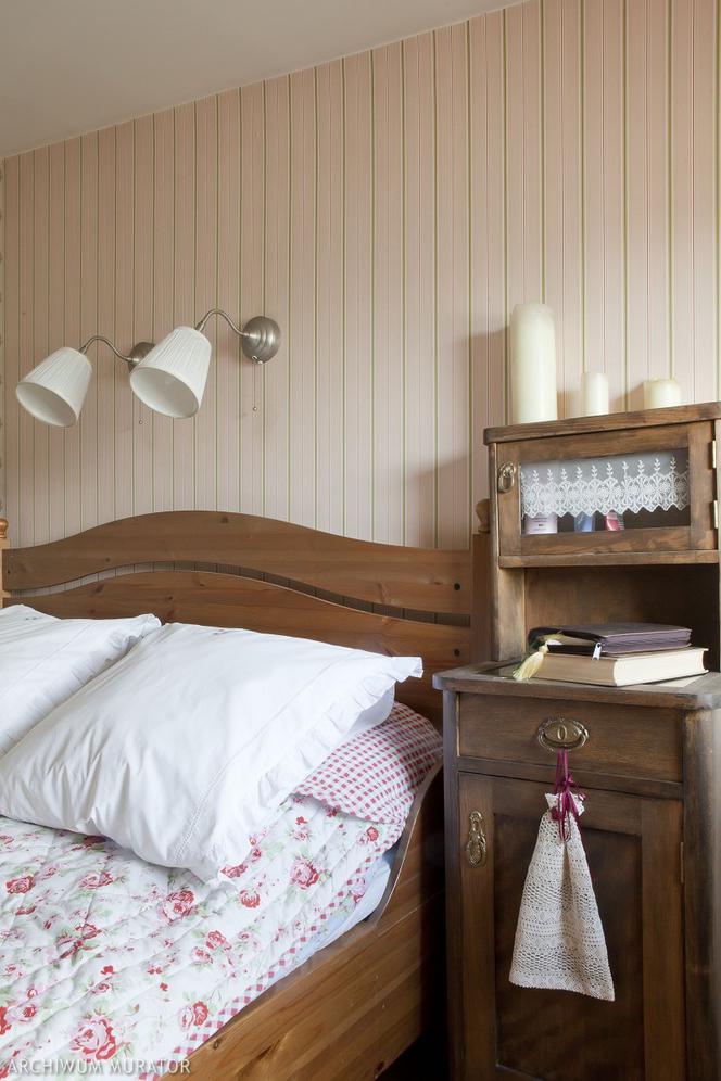Stolik nocny w sypialni: jak zaaranżować przestrzeń obok łóżka w sypialni?