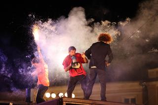 Widowisko „Arret d’Urgence” w wykonaniu grupy Akoreacro podczas Carnavalu Sztukmistrzów 2023