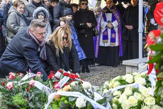 Beata Kozidrak na pogrzebie Romualda Lipki