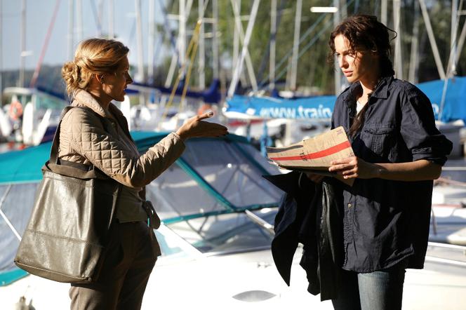 NA KRAWĘDZI odc. 1. Marta Sajno (Urszula Grabowska), Tamara Madejska (Maja Hirsch)