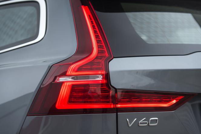 Volvo V60 Momentum Pro B4 FWD AT8