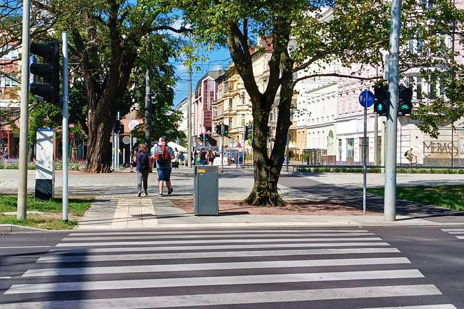 Nowe przejście przez plac Zwycięstwa