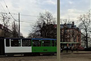 Nieestetyczny słup stanął na środku placu Grunwaldzkiego