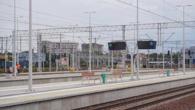 Prace nad dworcem Olsztyn Główny bliżej końca. Podróżni korzystają już z wszystkich peronów [ZDJĘCIA]