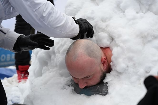 Łukasz Szpunar pobił rekord Guinnessa w najdłuższym przebywaniu w śniegu!