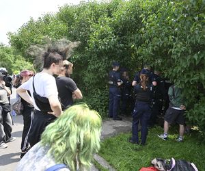 Policja na Osiedlu Przyjaźń w Warszawie 