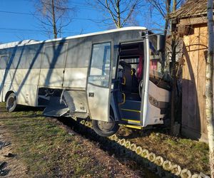 Zderzenie autobusu z autem osobowym w Rzepinku