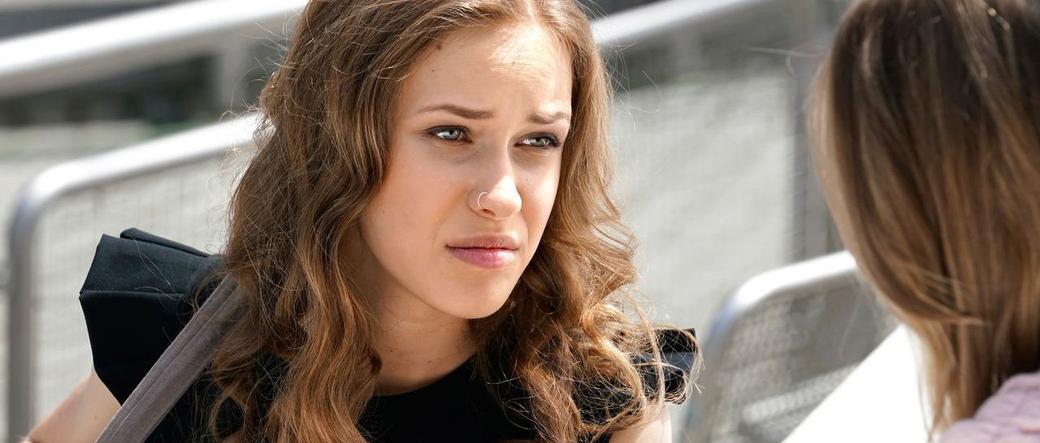 Barwy szczęścia, Angela (Helena Englert)