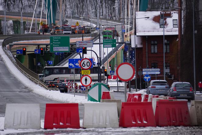 Próbne obciążenia na Moście Uniwersyteckim. Kiedy wjadą tu auta? [ZDJĘCIA]