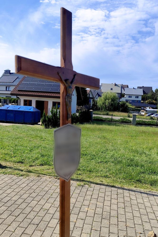 Kolorowe kwiaty i morze łez na pogrzebie Katarzyny z Raby Wyżnej. Zazdrosny mąż zabił ją 10 metrów od domu