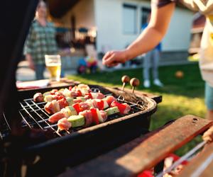 9 najczęstszych błędów przy grillu. Punkt 6. dotyczy chyba wszystkich