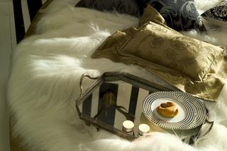 Biało-czarna SYPIALNIA: zdjęcia stylowej sypialni