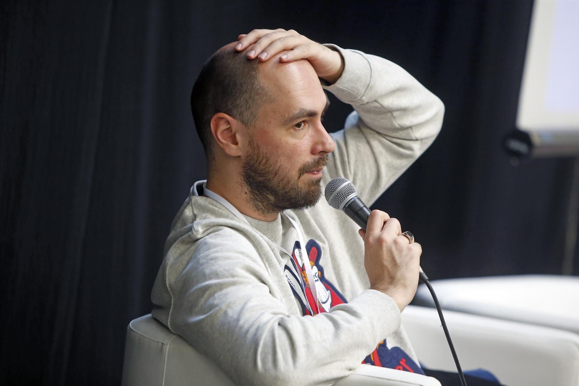 Author Jakub Żulczyk recounts dog dying in extreme train heat - rozrywka news from Radio ESKA