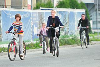 Zamachowski Wietrzy stopy na stole