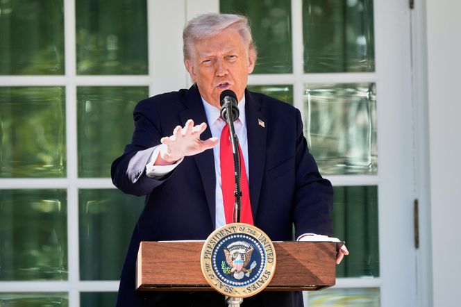 Panika pod Białym Domem. Auto sforsowało bramę. W budynku był Donald Trump!