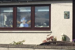 Spali na ulicy, żeby pożegnać królową Elżbietę II! Niektórzy czekali ponad dwie doby