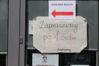 Tłok na bazarach. Warszawiacy robią zakupy mimo koronawirusa