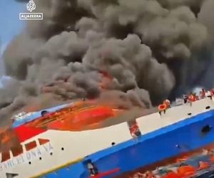 Pożar promu wycieczkowego. Ludzie skakali do wody, wszystko się nagrało! Pomocy, płoniemy na morzu