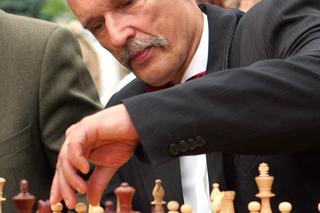 Tusk harata w gałę, a Morawiecki odbija piłeczkę, czyli hobby polityków