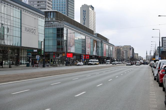 Marszałkowska w Warszawie zostanie zwężona. Tak wygląda przed przebudową 