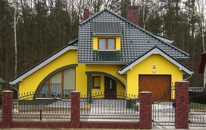Kolory ścian domu. Elewacje czerwone, niebieskie, żółte... (zdjęcia)