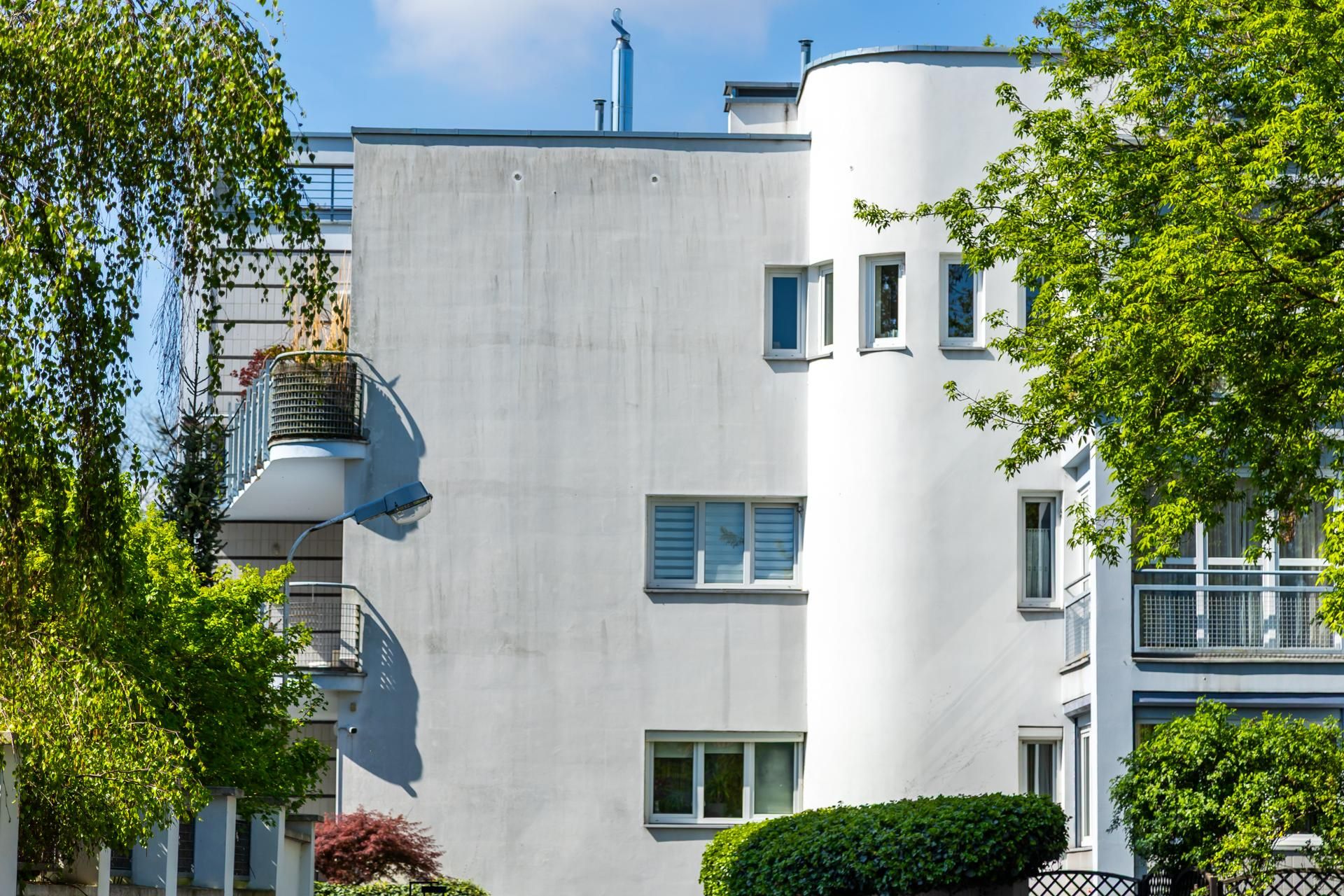 Osiedle przy Hozjusza w Warszawie z lat 90. Projekt: JEMS