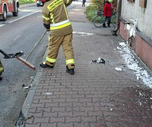 W Wąchocku auto osobowe wjechało w dom