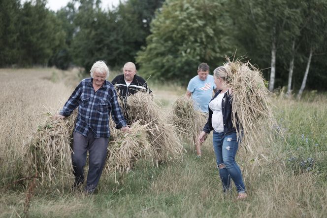 Gienek i Sławek zwany Jastrzębiem - bohaterowie serialu Rolnicy. Podlasie