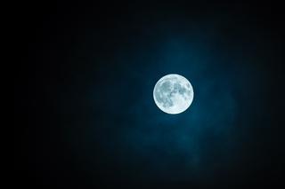 Niebieski księżyc 2018 w Wielką Sobotę. Jak i kiedy oglądać „Blue Moon”?