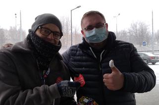 Śnieg i wiatr nie straszne orkiestrze! Czerwone serduszka 30. raz opanowały Lublin [ZDJĘCIA]