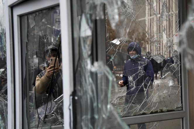 Prezydent przyjął dymisję rządu. Tłumy na ulicach, protesty w Kazachstanie