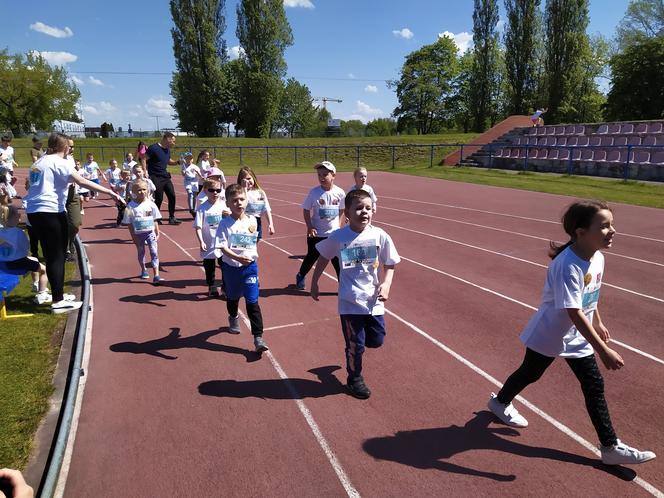 Zobacz uczestników maratonu charytatywnego zorganizowanego przez siedlecką Siedemnastkę