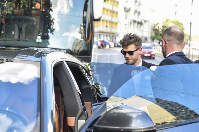 Królikowski i Opozda przyjechali na ślub zjawiskowym Lamborghini