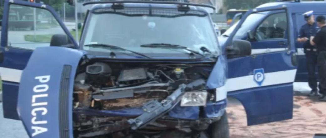 Wypadek w Kielcach - audi wjechało w radiowóz