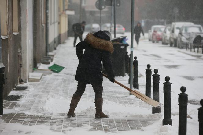 Zamieć śnieżna paraliżuje Warszawę