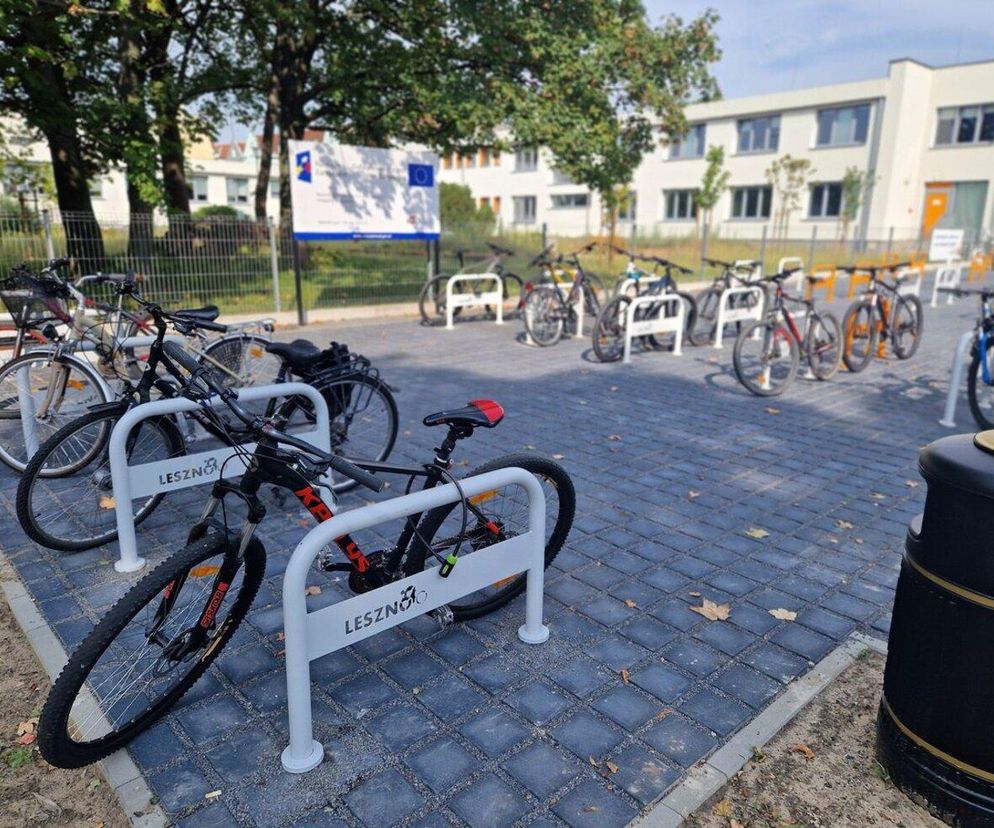 Nowy parking rowerowy przy ulicy Kurpińskiego w Lesznie