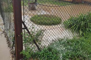  Przez chodnik zalewa nam gospodarstwa