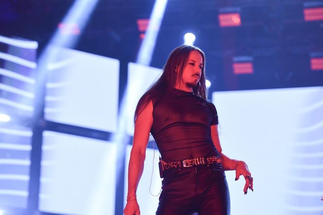 Michał Szpak przyłapany bez spodni za kulisami koncertu. Tego nie pokazali w TV!